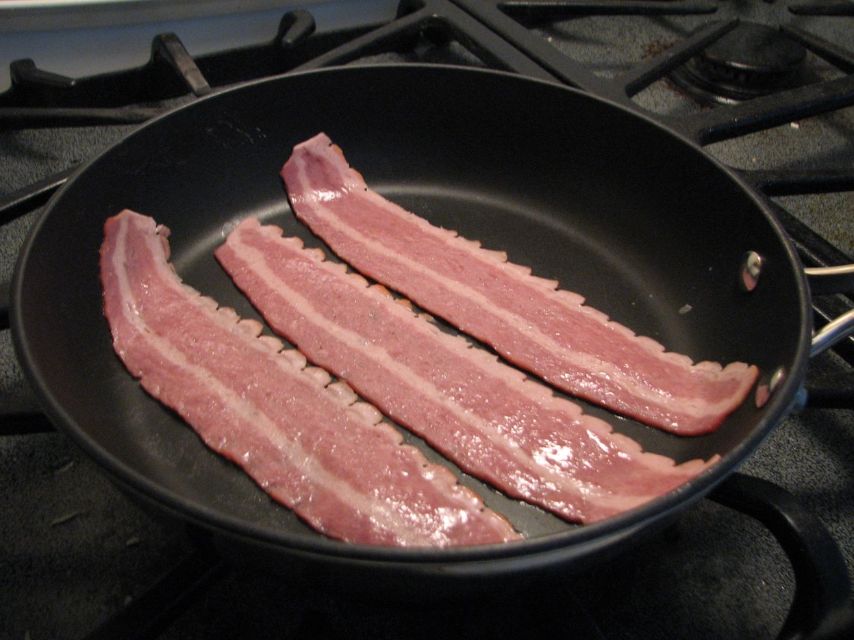 turkey-bacon-cooking-in-skillet